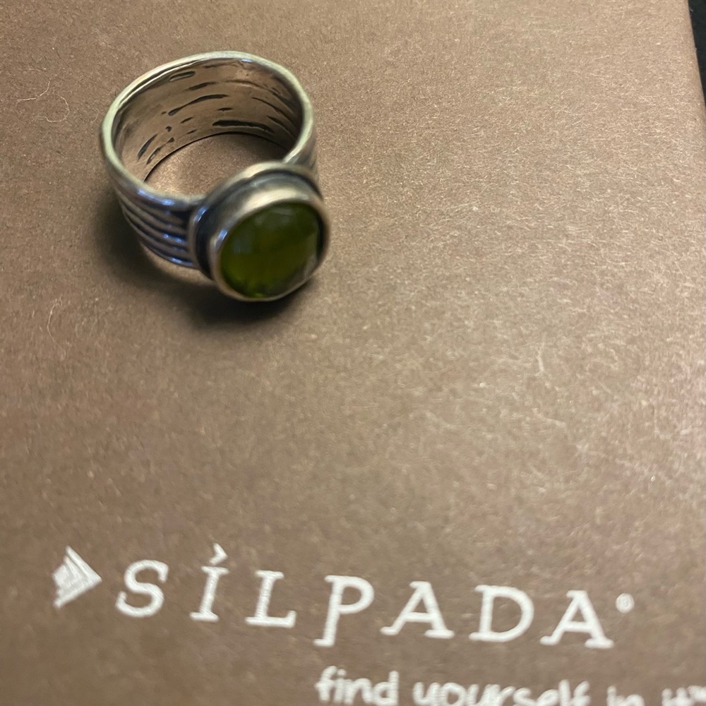 Beautiful Silpada Sterling Silver with Green Stone Ring